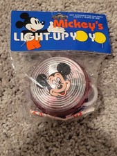 Vintage 90  s Disneyland Mickey Light Up Yoyo Blue And Red Unopened