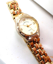 Mtr VINTAGE DAME EVE MONCROIS QUARTZ ,SERTI DE FINS SWAROVSKI ,TBEG & FONCTIONS