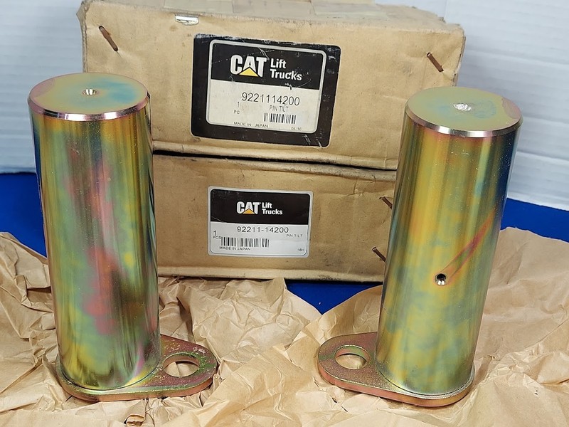 2 Lot Cat Lift Trucks /  Mitsubishi Pin-Tilt in Box #9221114200