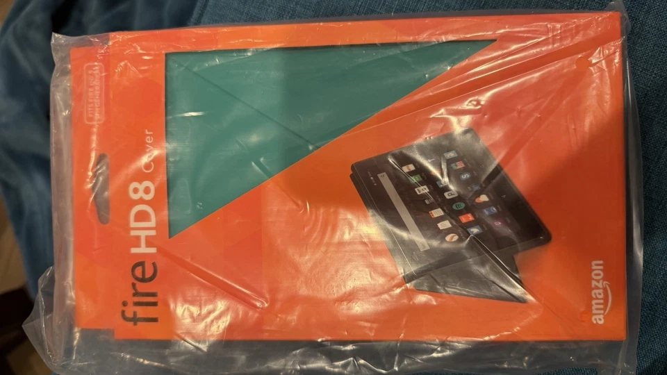 Amazon Fire HD 8 (5th Generation), 8” Tablet, 8GB Wi-Fi, Black+ Cover Bundle - Image 3 of 3