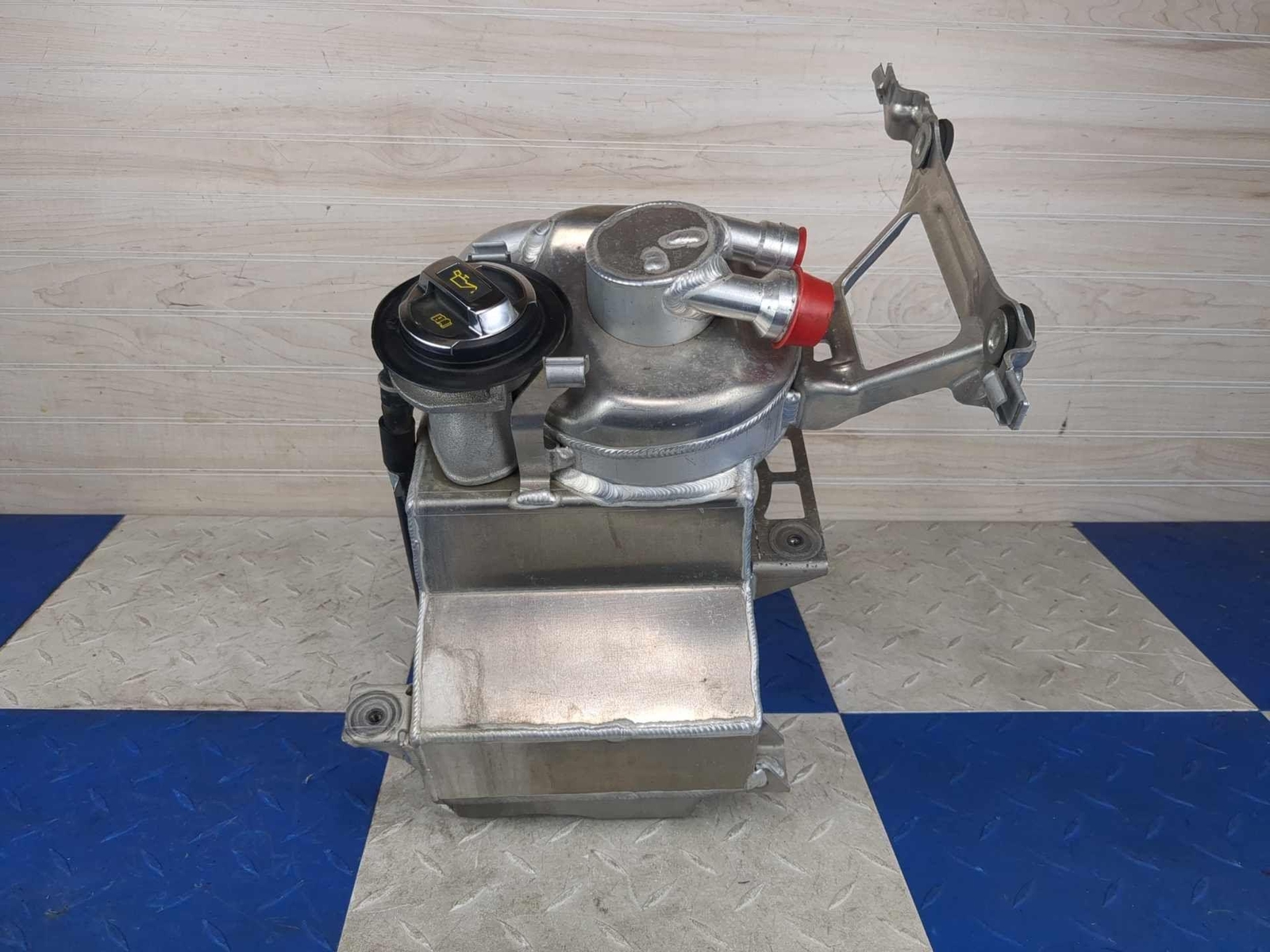 2017-2023 Audi R8 V10 - OEM Oil Sump Tank Reservoir 4S0115373F CLEAN
