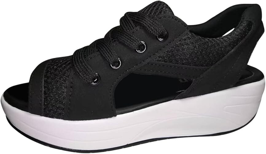 sandalias negras y blancas