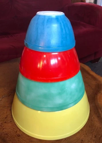 New ListingSET OF 4 VINTAGE PYREX PRIMARY COLORS NESTING MIXING BOWLS YELLOW GREEN RED BLUE