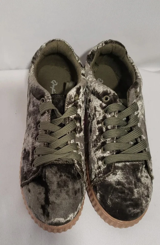 Zapatillas Qupid para mujer talla 6. Zapatos de terciopelo triturado verde oliva. Nuevo Foto 2 de 4