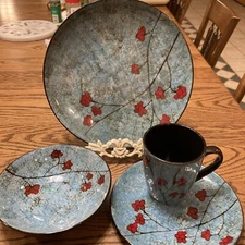 16 PIECE ELAMA FLORAL ACCENTS STONEWARE VERY PRETTY