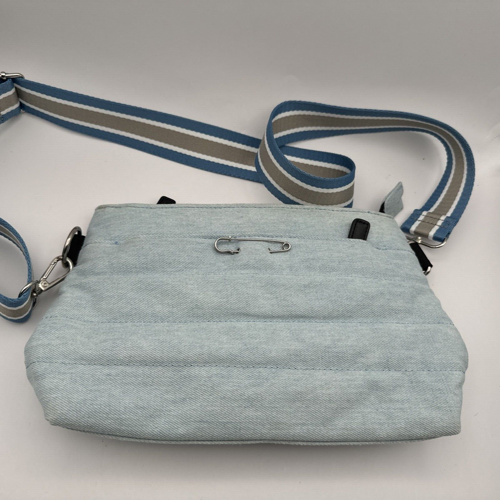 SafeTEE Bag Light Blue Quilted Puffer Crossbody Bag