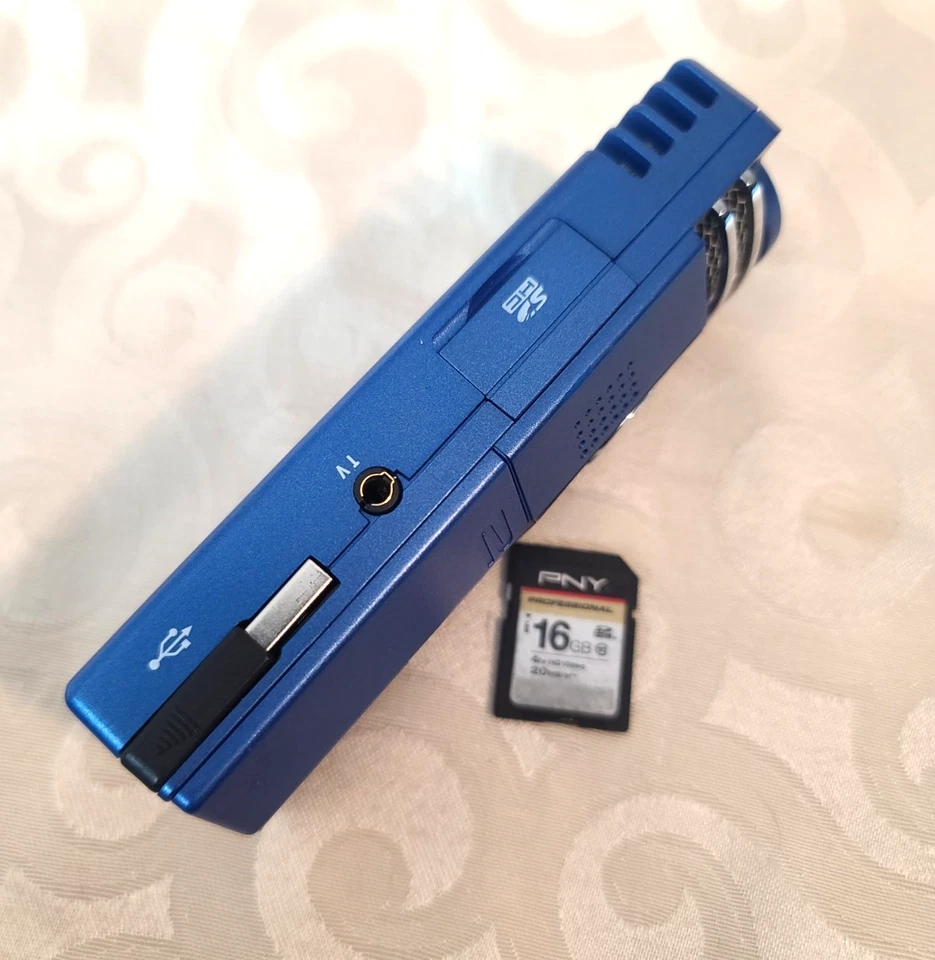 Zoom Q3 Handy Video Recorder W/SD Card - Image 2 of 4