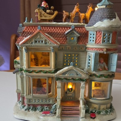 Lemax Christmas Village Victorian House Illuminated Santa Sleigh & Reindeer
