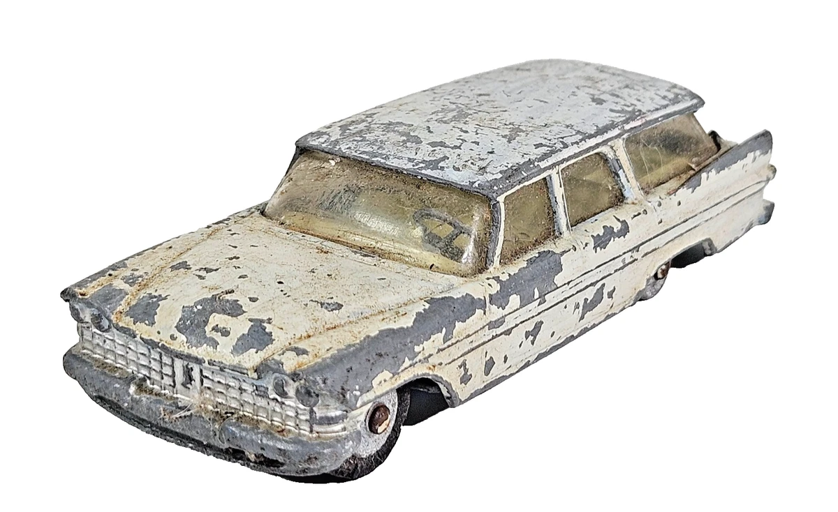 Corgi Toys Plymouth Sports Suburban - Modélisme
