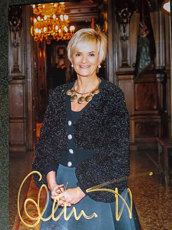 PRINCESS GLORIA VON THURN UND TAXIS Hand Signed Autograph 4X6 photo POST CARD