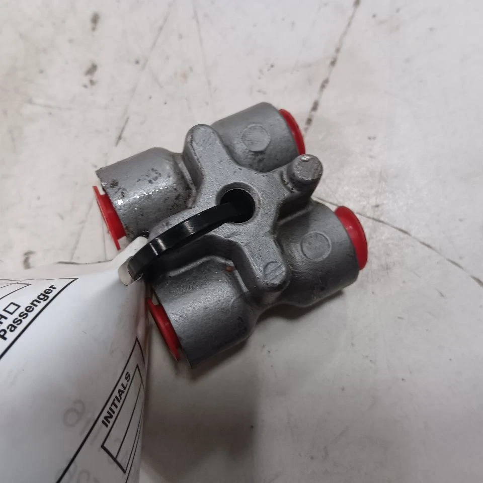 Divisor de unión de válvula de dosificación de línea de freno Acura ILX 2016 2017 2018 Foto 2 de 4