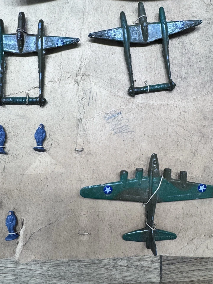 Timpo: Raro conjunto de estación de bombardero. c1950s.  Con tapa de caja, atado a tarjeta original Foto 3 de 4