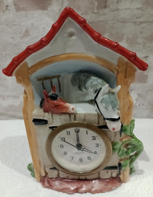 Deutscher Porzellan Pferdestall Gebr Hauser Uhr Figur zur Dekoration Vintage