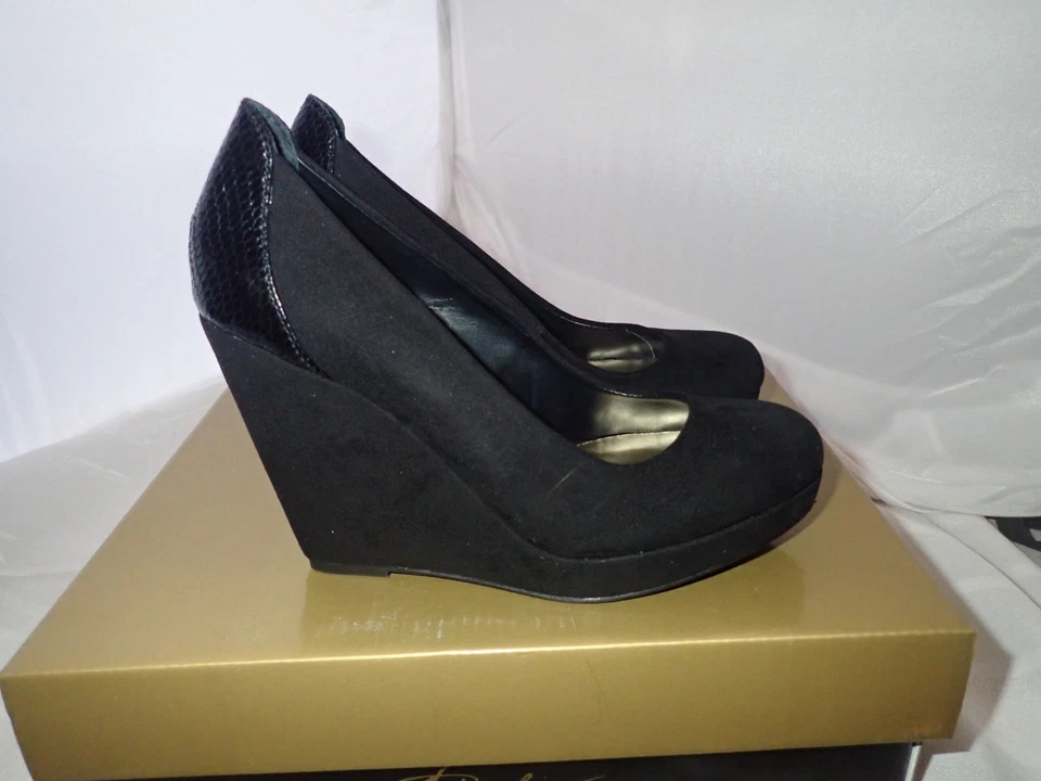 Thalia Sodi Miaa Almond-Toe Platform Wedge Black Snake Size 5 M and 5.5 M - Image 4 of 4