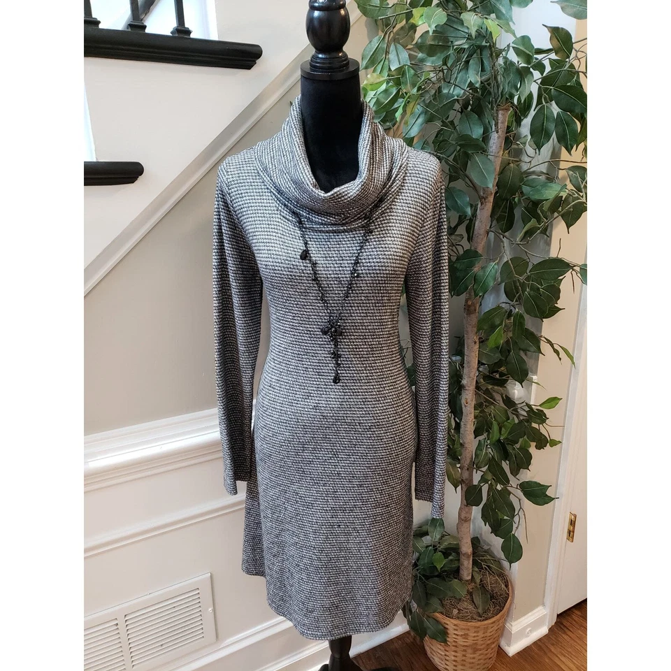 Vestido Suéter AGB Para Mujer Mediano Negro Gris Tejido a Cuadros Manga Larga Capucha Cuello Foto 2 de 4