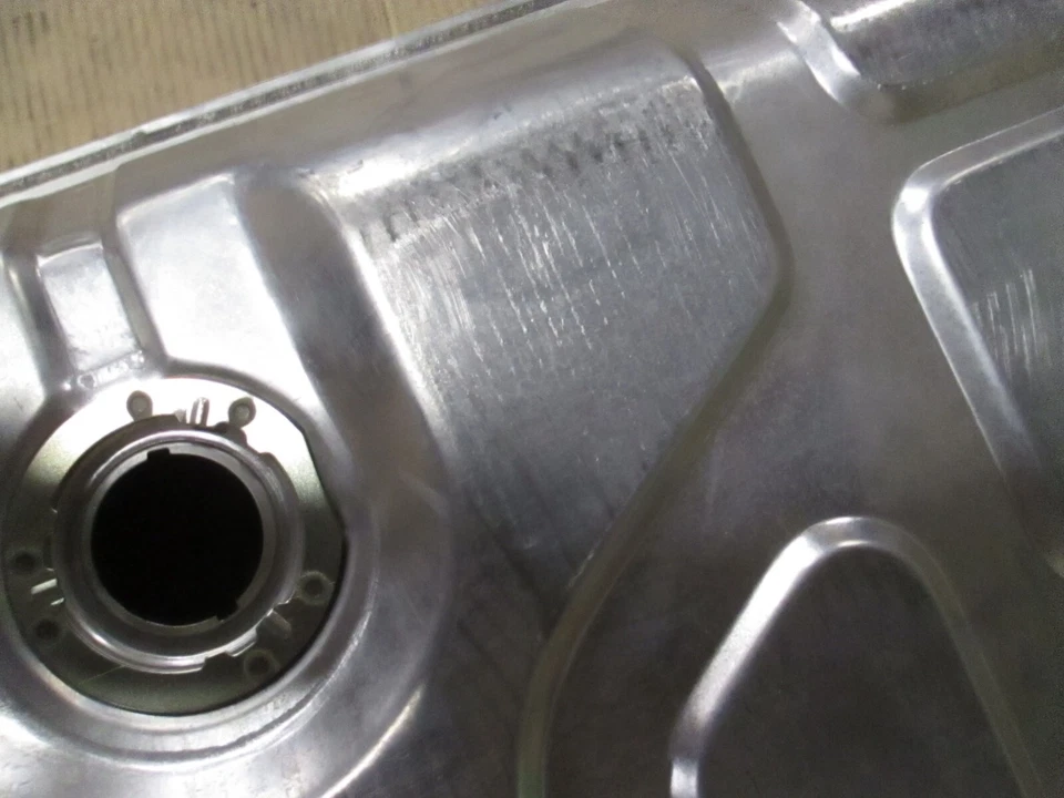 1961 年福特雷鸟油箱 F36BQ 加拿大制造开箱 — 第 3/4 张图片