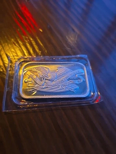 1989 SilverTowne ST-82 Heraldic Eagle And Shield Vintage Silver Bar 1 Oz .999 AG