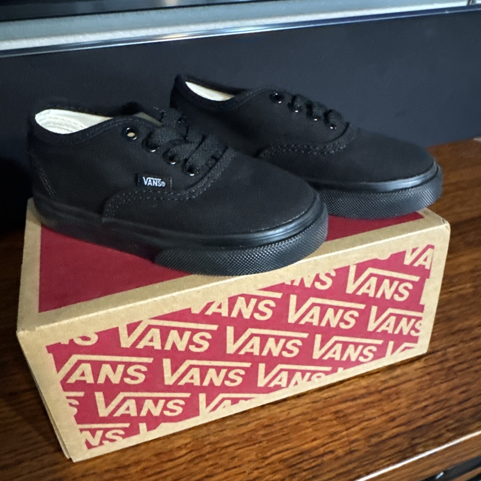 Size 7.0 Universal Infants Authentic Vn000ed9bka New