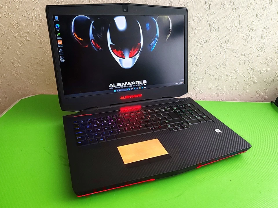 17 Inch Alienware Dell i7 Gaming Laptop 20GB RAM 1TB Storage With SSD - Image 4 of 4