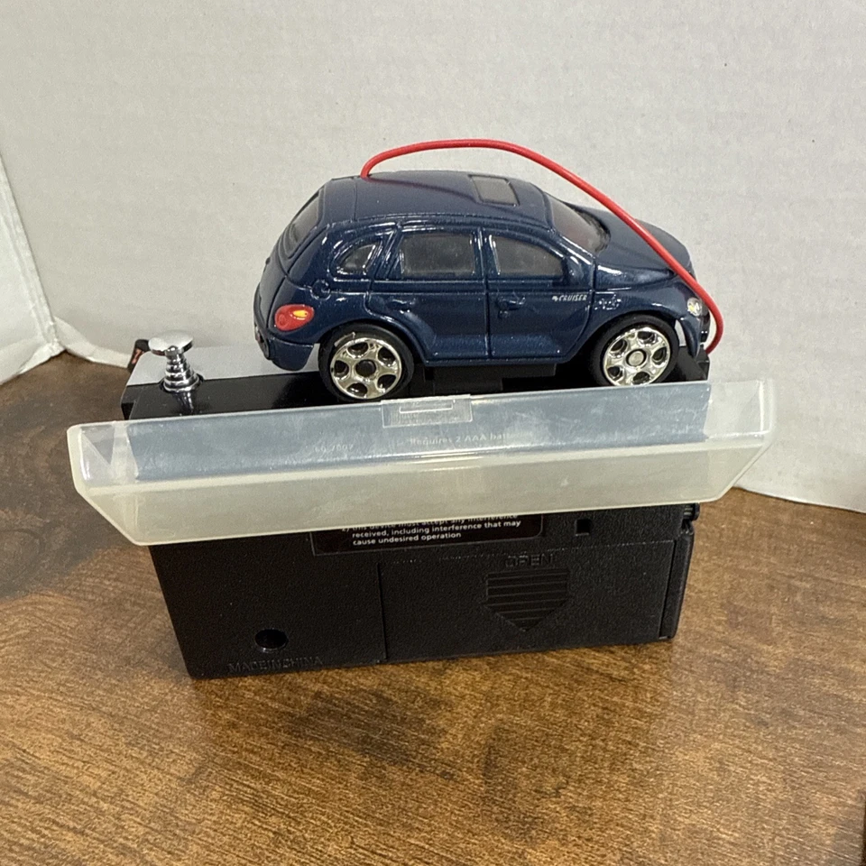 Радиоуправляемая микро лачуга на молнии Chrysler PT Cruiser и Honda Civic масштаб 1:64 лот 2 - Изображение 4 из 4