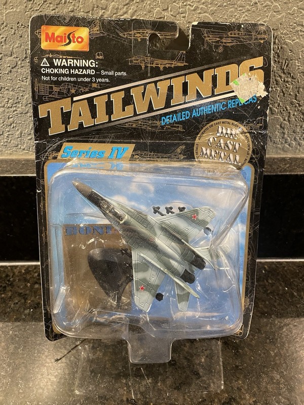 MAISTO TAILWINDS Collectors Series MIG-29 Fulcrum Russian Diecast Plane 2000