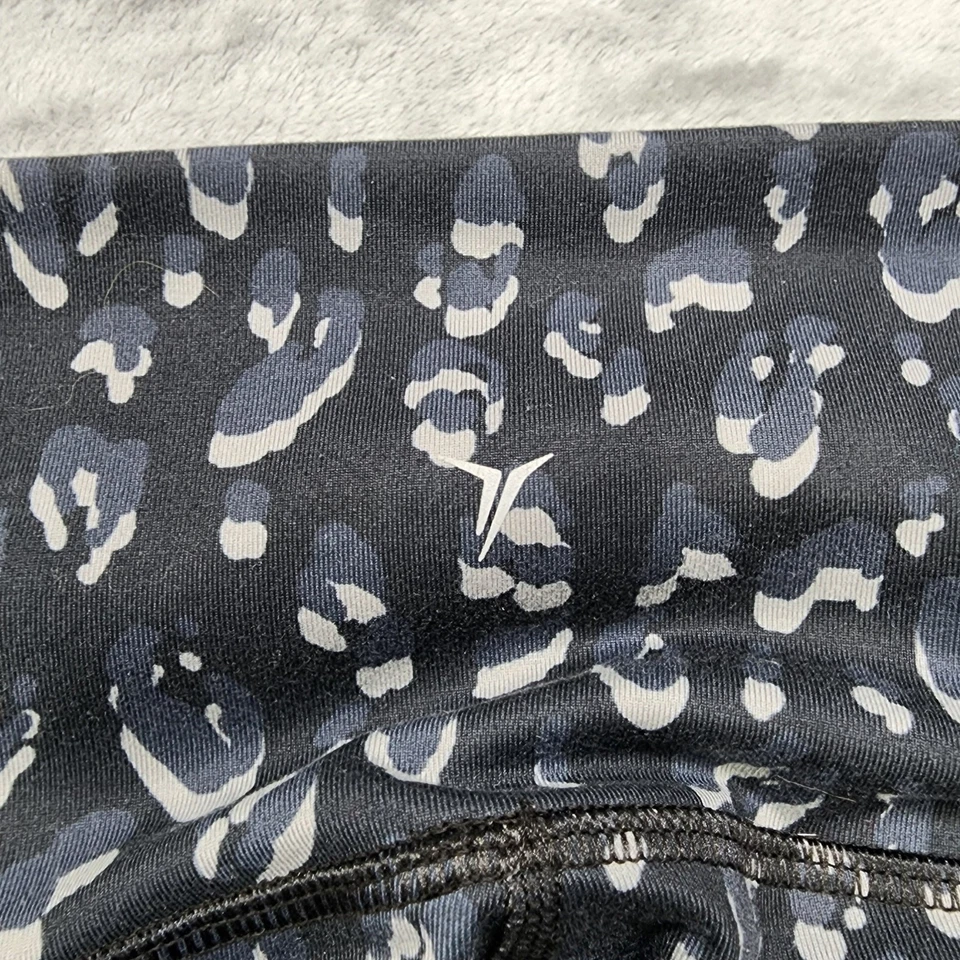 Old Navy Leggings Womens M Black Gray Animal Print High Rise Elevate Workout Gym - Image 3 of 4