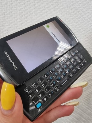 Sony Ericsson Vivaz Pro U8i Vintage Smartphone QWERTY Keyboard Untested