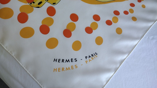 Bufanda de seda HERMÈS - ¡Hola Flamenca! - Blanco/Amarillo/Naranja - 90 x 90 cm - con Caja - Imagen 3 de 20