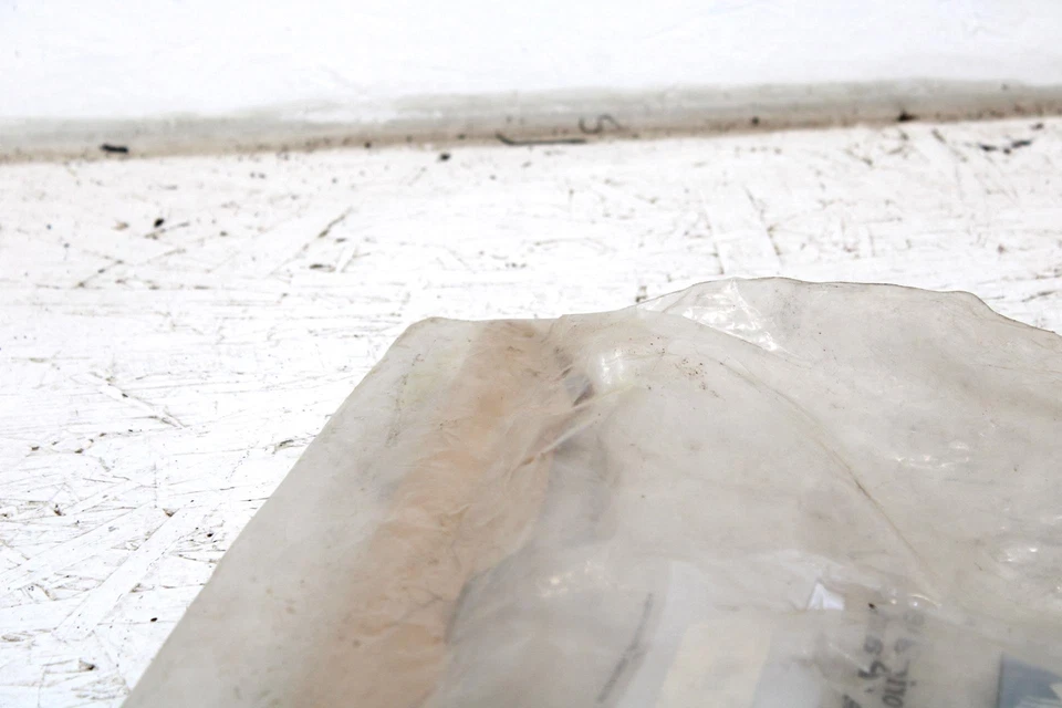 2004 Ski-doo Tundra R OEM para-choque traseiro (NOS) 517170700 SS90 - Imagem 2 de 4