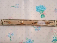 holder for 4 kitchen utensils.