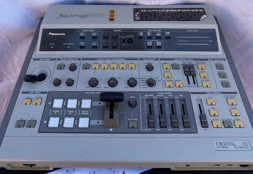 Vintage Panasonic WJ MX12 Digital AV VJ Mixer Automatizado de Áudio e Vídeo ao Vivo* - Imagem 2 de 4