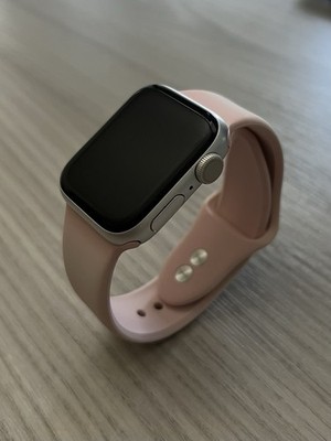 Apple Watch Series 5 - 40mm GPS Only - Silver Case W/Pink Band - (MWV62LL/A)