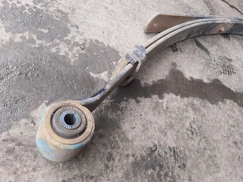 1999-2007 GMC SIERRA 1500 PICKUP Rear Leaf Spring 4WD 6' 6" 3 LEAF 15246971 - Image 2 of 4