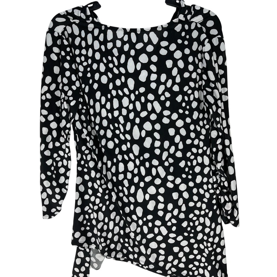 Túnica Essentials by Milano feminina tamanho P preta branca bolinhas gola capuz - Imagem 2 de 4