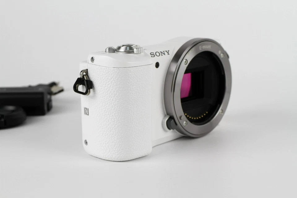 [Presque comme neuf s/c 3382] Sony Alpha A5100 avec 16-50 mm langue anglaise ... - Photo 4/4