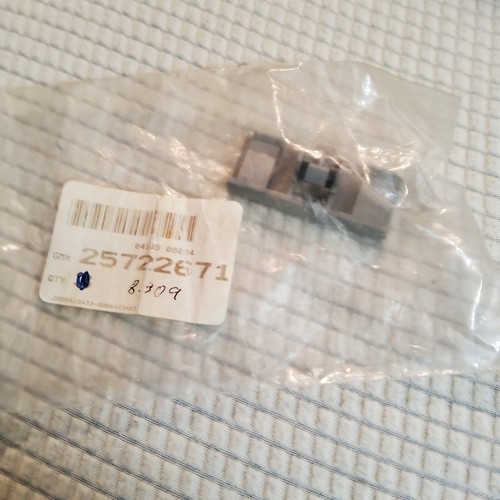 GM Oem Rocker Panel Attaching Clip 01-06 Cadillac DeVille 25722671
