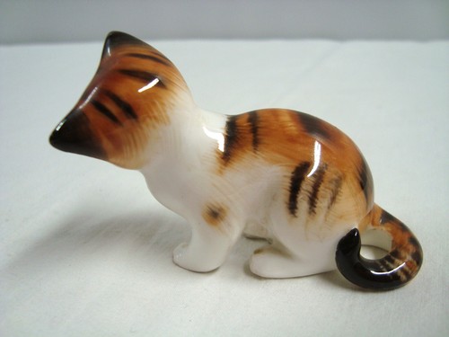 Figura Royal Doulton miniatura naranja gato atigrado gatito lamiendo su pata HN2583 - Imagen 3 de 6