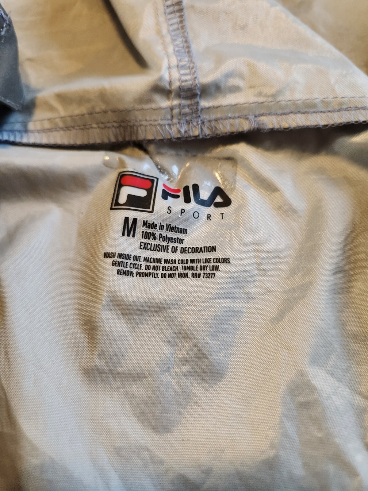 Giacca a vento Fila riflettente grigio medio con cappuccio zip intera run