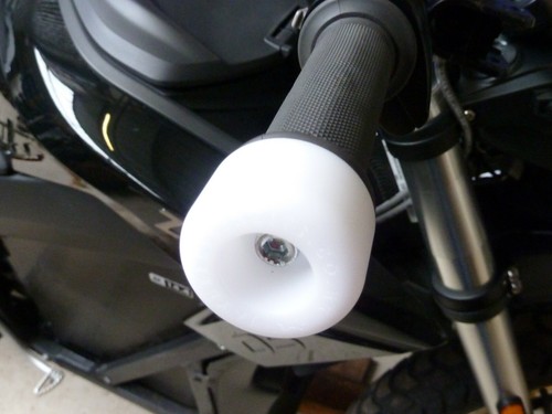 ZERO MOTORCYCLES DSR 2017-2020 BAR END SLIDERS MUSHROOMS PIUCKS KNOBS PADS WHITE - Picture 3 of 8