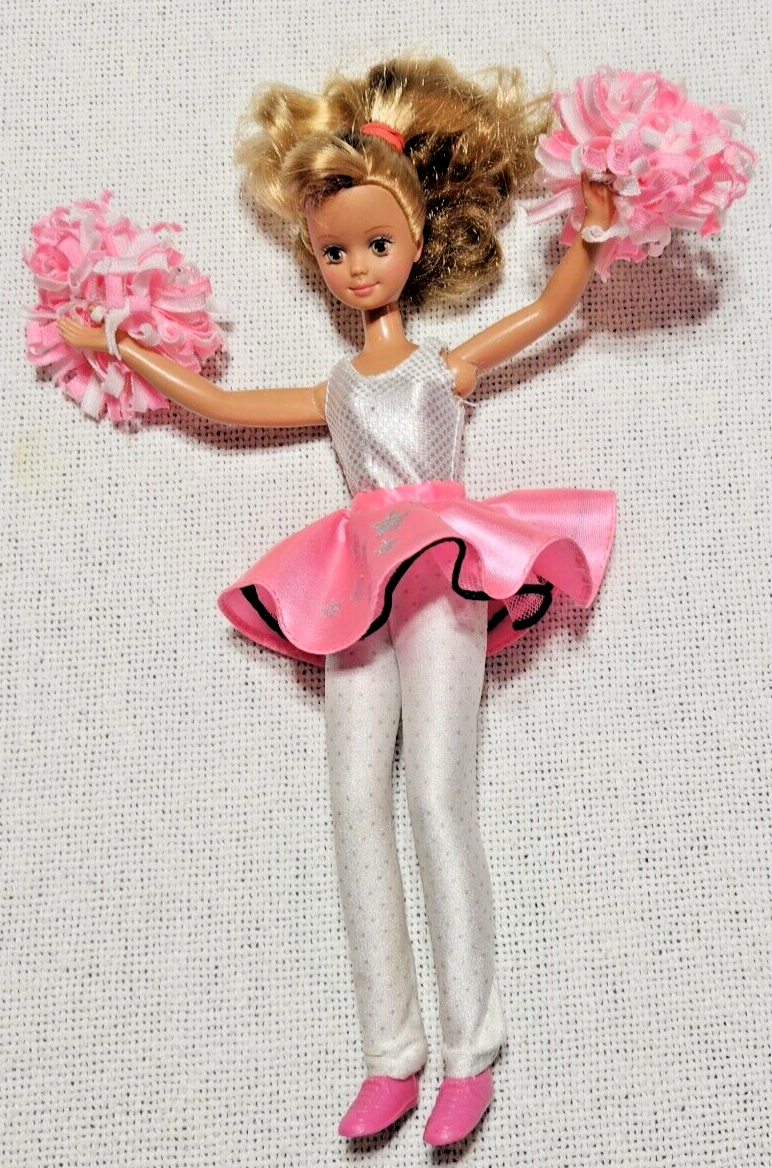 Barbie Skipper Cheerleader 1987 + 5 Outfits And 1 Sweat Shirt