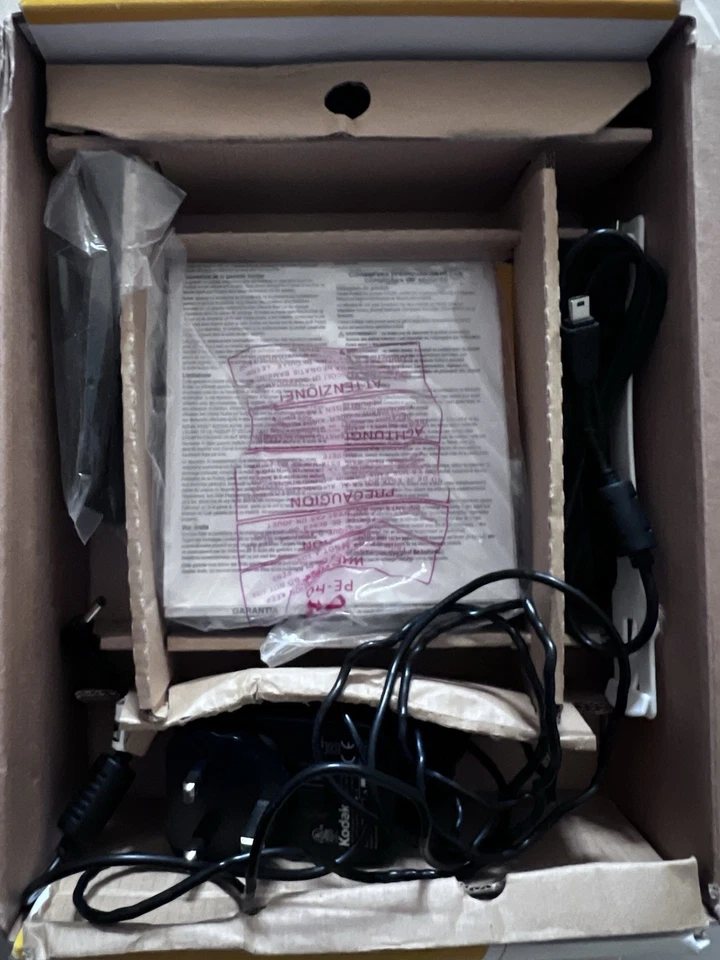 Kodak EasyShare SV710 Digital Picture Frame 7" with Remote Control - Image 4 of 4