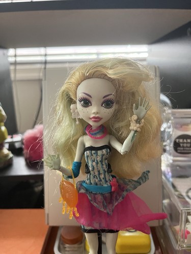 Monster High Dot Dead Lagoona Blue Doll with stand - Picture 2 of 3