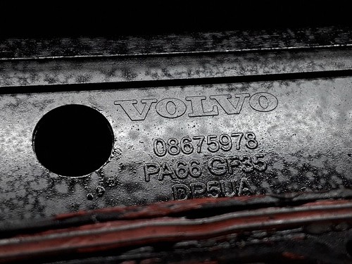Tapa válvula Volvo V50 2008 diésel 132kW 31256168 LGI93206 - Imagen 3 de 5