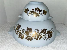 VTG Pyrex Golden Grapes Chip and Dip Delphite Blue Bowl Set Excellent Condition