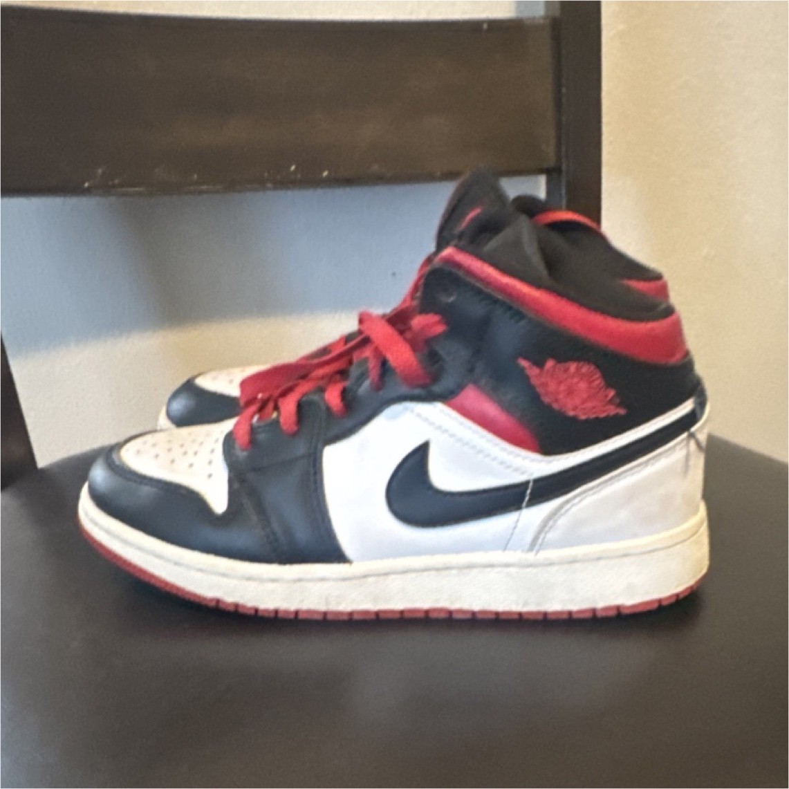 Jordan Air Jordan 1 Mid Boys' High Top Sneakers Black White Red US 4.5Y