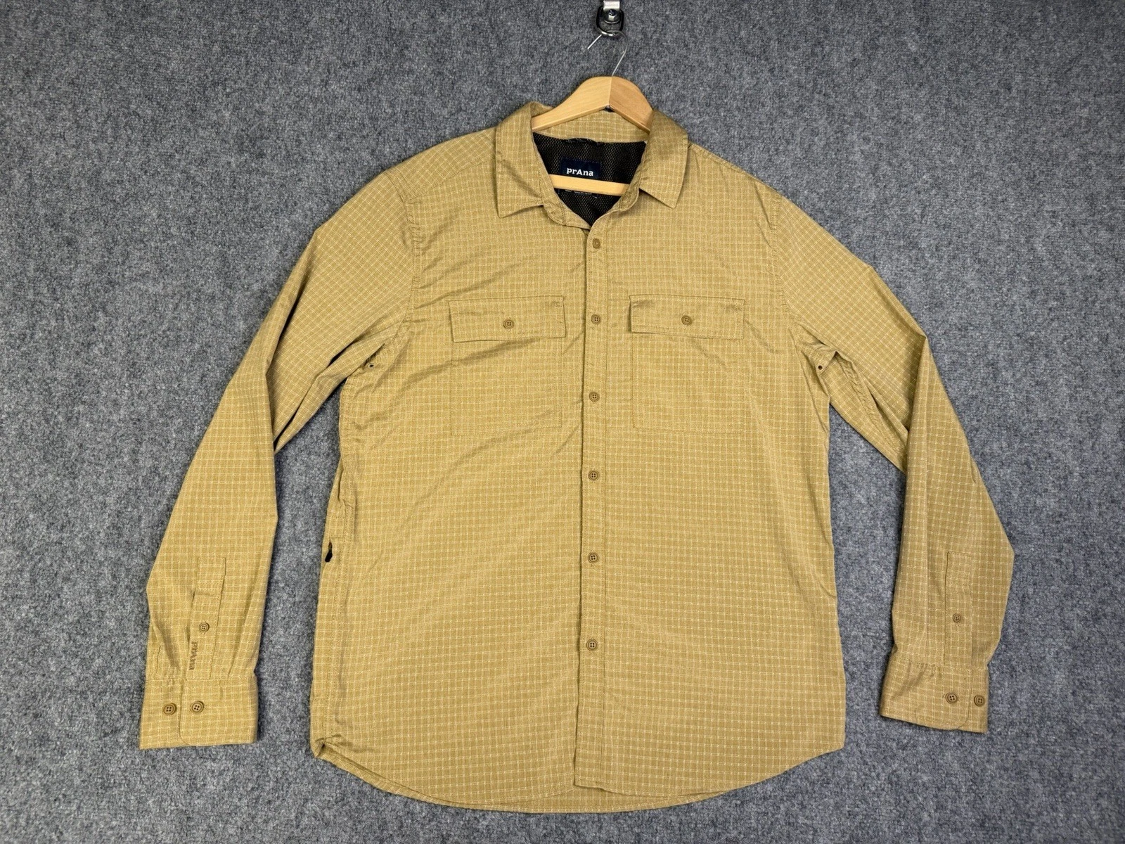 Men’s PrAna Long Sleeve Brown Button Up Shirt Size Medium Breathable Hiking