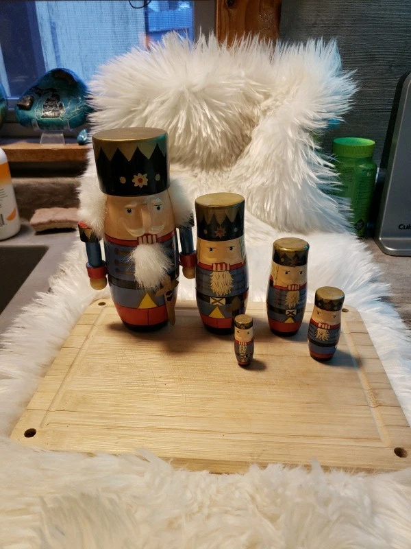 Vintage (5) Nutcracker Wooden Nesting Dolls Hand Painted.MC. Rare❣VGC
Opens in a new window or tab