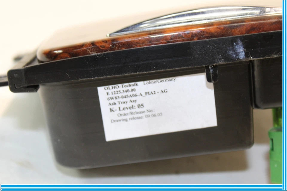 07-11 Jaguar XKR Bandeja de Cenizas Almacenamiento Encendedor Salida Potencia Madera Grano Borde Bisel Foto 4 de 4