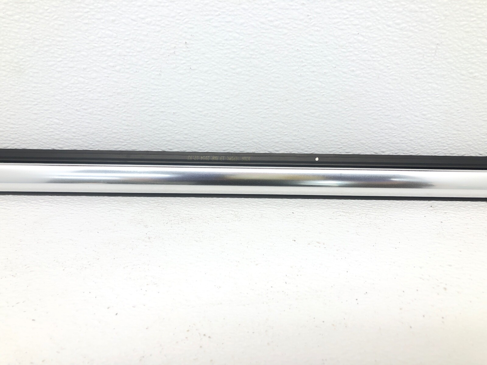 2014-2020 MASERATI QUATTROPORTE RIGHT PASS FRONT DOOR WINDOW BELT MOLDING OEM.
