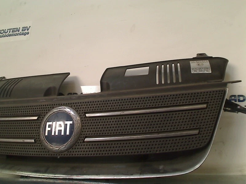 Parrilla Fiat Idea (350AX) MPV 1.4 (350.A.1000) 2004 Foto 2 de 4